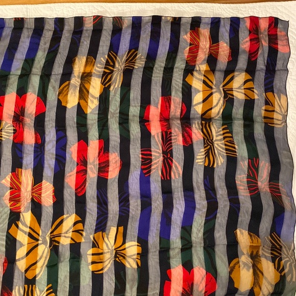 Marc Rozier Paris Bows square silk scarf - Picture 9 of 17
